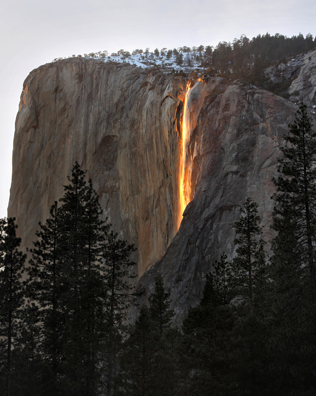 奇觀！揭秘位於美國加州全球極為罕見的「火瀑布」圖片8